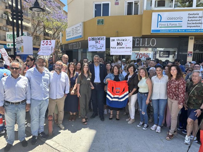 El secretario general del PSOE de Mijas, Josele González; su homóloga en Fuengirola, Carmen Segura; la secretaria de Salud del PSOE de Málaga, Carmen Martín; y la portavoz del PSOE de Málaga, Ana Villarejo, en la manifestación en Las Lagunas.