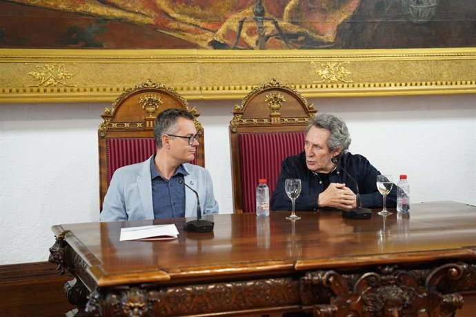 El vicerrector de Innovación Social, Empleabilidad y Emprendimiento de la UGR, Esteban Romero, y Miguel Ríos