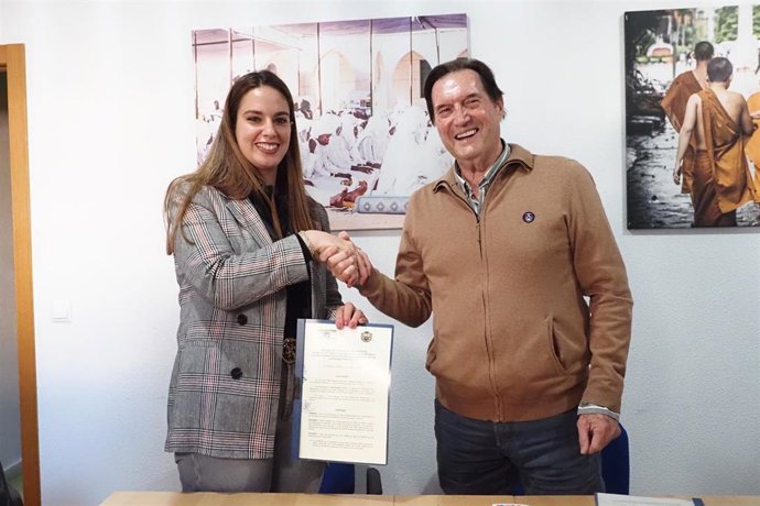 Renovación del convenio entre el Ayuntamiento de Palos de la Frontera y el Teléfono de la Esperanza.