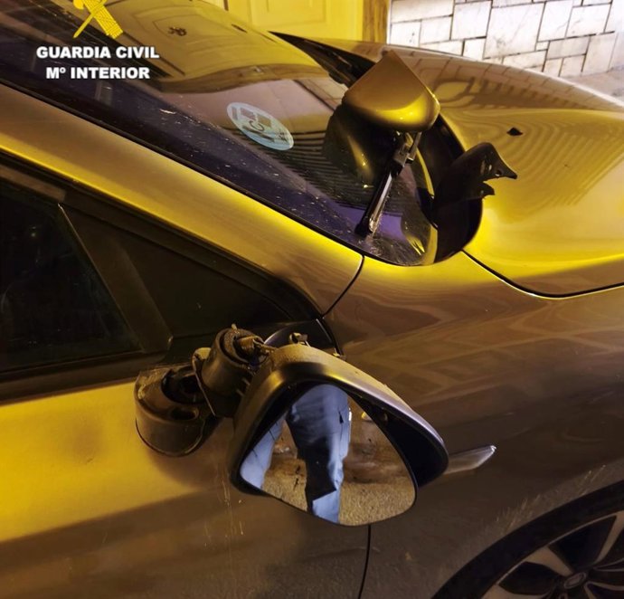 Detingut un jove per causar danys a nombrosos vehicles a Altura