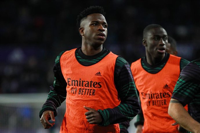 Archivo - Vinicius Junior of Real Madrid warms up during the Spanish League, La Liga Santander, football match played between Real Valladolid and Real Madrid at Jose Zorrilla stadium on December 30, 2022, in Valladolid, Spain.