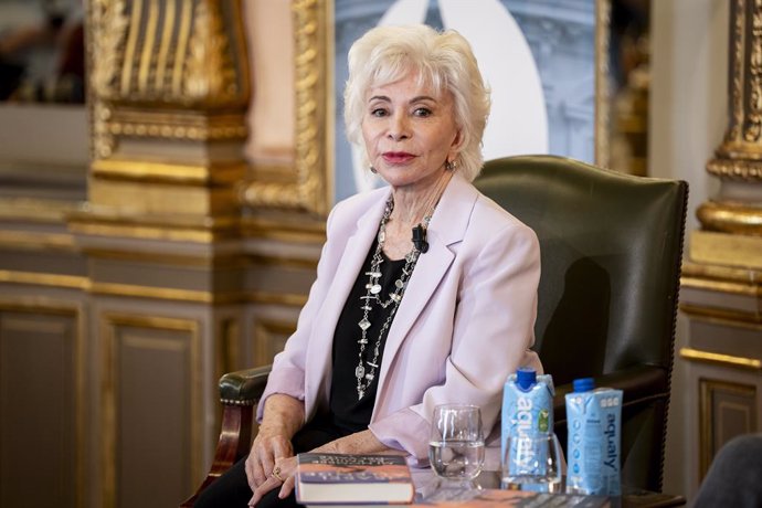 La escritora chilena Isabel Allende durante una rueda de prensa con motivo de la publicación de su libro 'Mi nombre es Emilia del Valle'