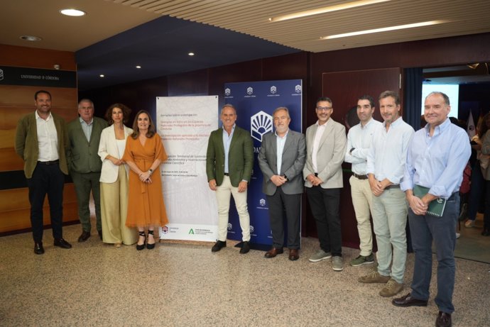 Imagen de las autoridades antes de la presentación del encuentro en el Rectorado.
