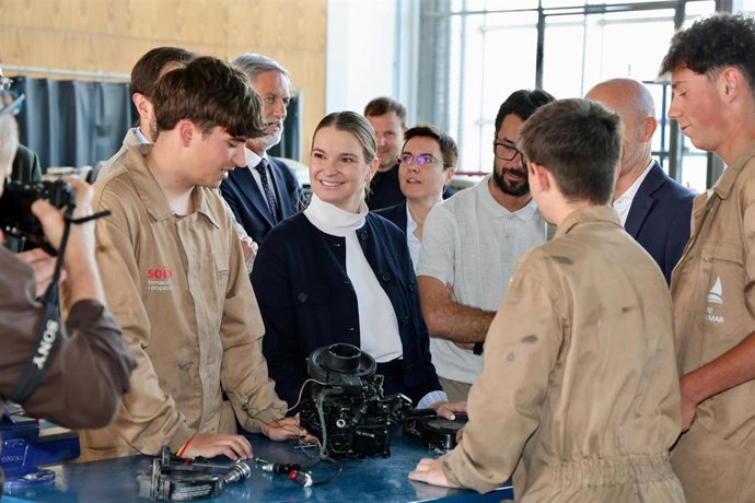 La presidenta del Govern, Marga Prohens, visita el centro integrado de FP del SOIB Centro del Mar de Maó