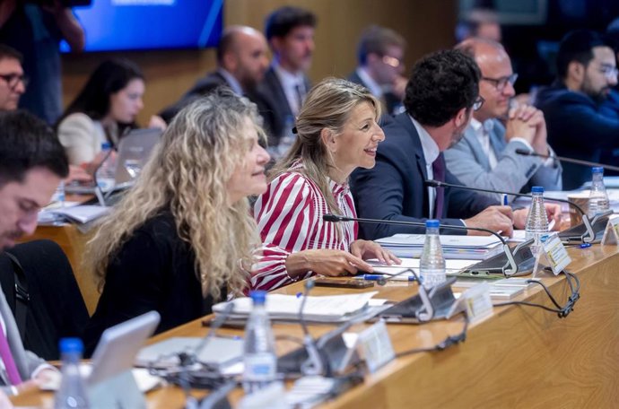 (I-2D) La secretaria de Estado de Economía Social, Amparo Merino, la vicepresidenta segunda del Gobierno y ministra de Trabajo y Economía Social, Yolanda Díaz, y el secretario de Estado de Trabajo, Joaquín Pérez Rey, durante la LXXXVI Conferencia Sectoria