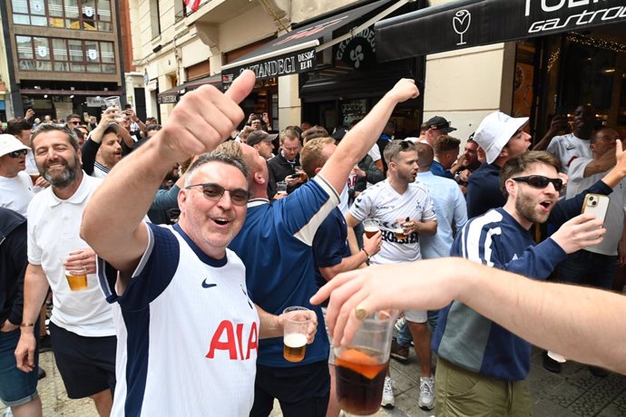 Aficionados ingleses en las horas previas a la final de la Europa League en Bilbao