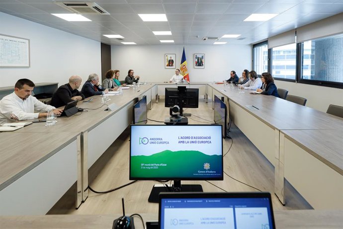 Un instante de la reunión del pacto de Estado para el acuerdo con la UE.