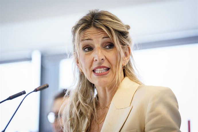 La vicepresidenta segunda y ministra de Trabajo y Economía Social, Yolanda Díaz, presenta la Herramienta de Prevención para el Empleo en el Hogar, en el Espacio Boulevar30, a 14 de mayo de 2025, en Madrid (España).