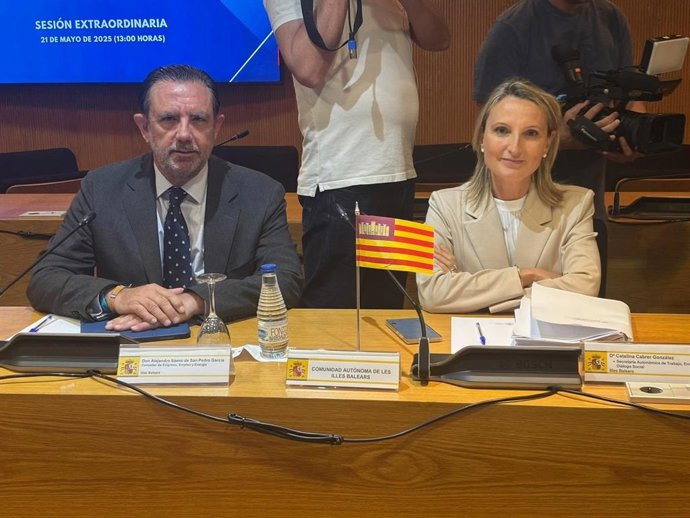 El conseller de Empresa, Ocupación y Energía, Alejandro Sáenz de San Pedro,y la secretaria autonómica de Trabajo, Ocupación y Diálogo Social, Catalina Cabrer, en la Conferencia Sectorial de Ocupación y Asuntos Laborales