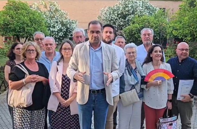 El concejal socialista Nacho González tras el pleno del Distrito Macarena.