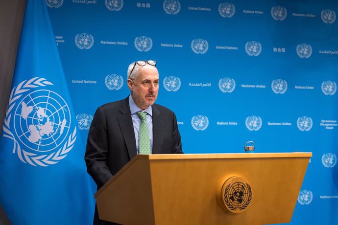 Archivo - March 10, 2025, New York, Ny, USA: Stéphane Dujarric Spokesperson for the United Nations Secretary-General meets journalists during a press conference on Monday, March 10, 2025.