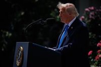 Un juez falla que la Administración Trump violó una orden judicial al embarcar a migrantes en un vuelo a Sudán del Sur