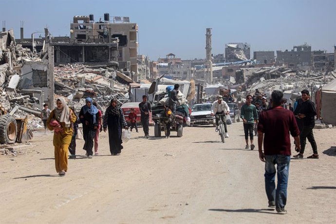 GAZA, May 16, 2025  -- Displaced Palestinians are seen in Gaza City, as they flee with their belongings from Beit Lahia or Jabalia in northern Gaza Strip, on May 16, 2025. The Palestinian death toll from Israeli attacks in the northern Gaza Strip has surp