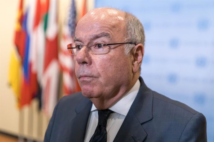 Archivo - 13 de outubro de 2023, NOVA YORK CITY, NY, EUA: O Chanceler Mauro Vieira, Ministro das Relações Exteriores do Brasil, fala à imprensa após a reunião do Conselho de Segurança na sede da ONU em Nova York, Estados Unidos, em 13 de outubro de 2023.