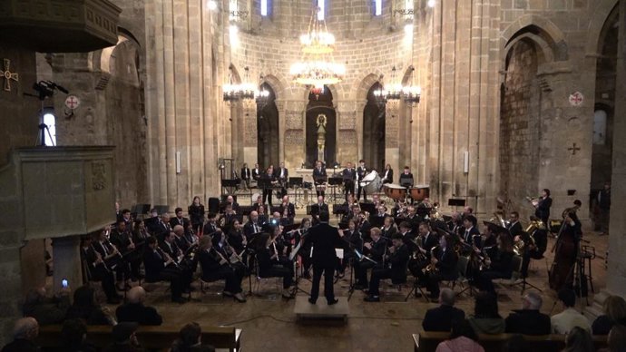 La banda de música de la Sierra de Algairén, en el estreno de 'Monasterios de Aragón' en Veruela.