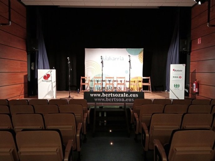 Udabarria Bertsotan Bizkaiko Bertsolari Txapelketako sailkapen faseko saio bat