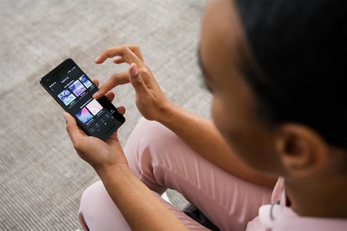 Archivo - Los artistas españoles generaron 137 millones de euros en 'royalties' en Spotify durante 2024