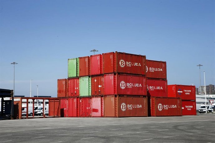 Contenedores en el puerto. Exportaciones