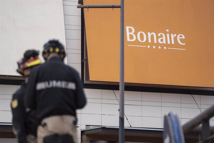 Archivo - Efectivos de la UME en el Centro Comercial Bonaire, a 3 de noviembre de 2024, en Valencia, Comunidad Valenciana (España). La Generalitat valenciana ha decidido limitar durante la jornada de hoy el tránsito de personas en los municipios más afect