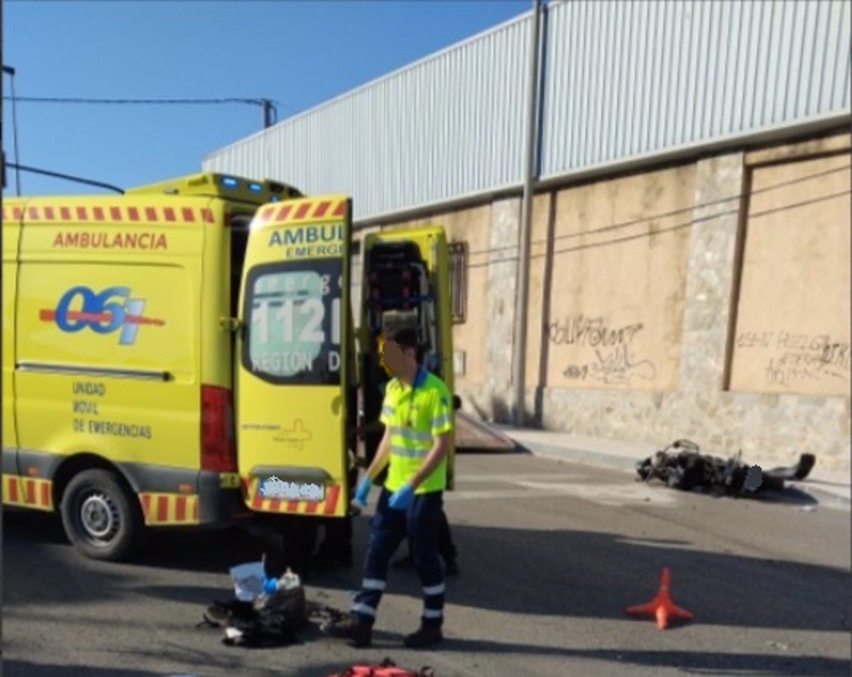 Fallece un hombre al chocar la moto que conducía con un tráiler en la carretera N-301A, en Molina de Segura