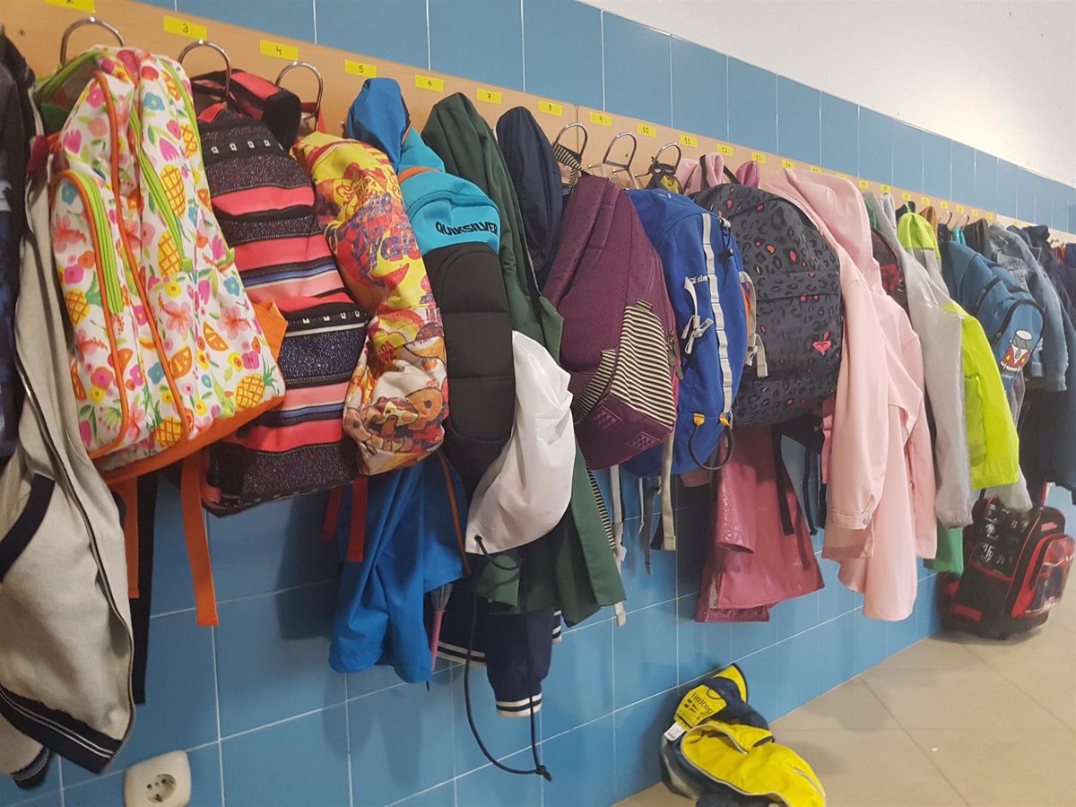 Educación muestra su firme intención de  mantener todas las estructuras de los centros :  Beneficiamos a toda la red 