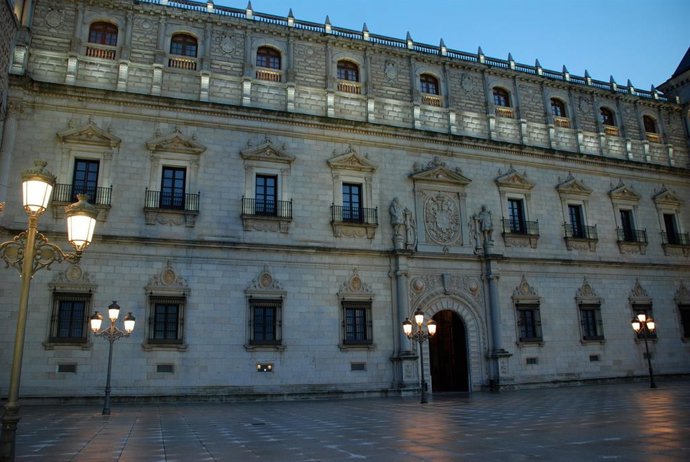 Archivo - Fachada del Alcázar de Toledo