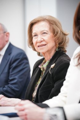 Archivo - La Reina Sofía se reúne durante su visita a la sede de la Asociación Banco de Alimentos de Álava, en el polígono industrial de Júndiz de Vitoria-Gasteiz, a 22 de enero de 2024, en Vitoria-Gasteiz, Álava, País Vasco (España). La Reina Sofía ha ll