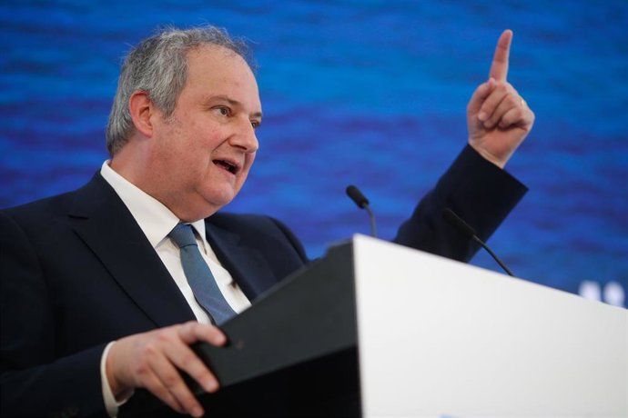 El ministro de Industria y Turismo, Jordi Hereu, interviene durante un acto institucional por el centenario de Astilleros Gondán, en el Palacio de Figueras, a 25 de abril de 2025, en Figueras, Castropol, Asturias (España). Antes del encuentro, el ministro