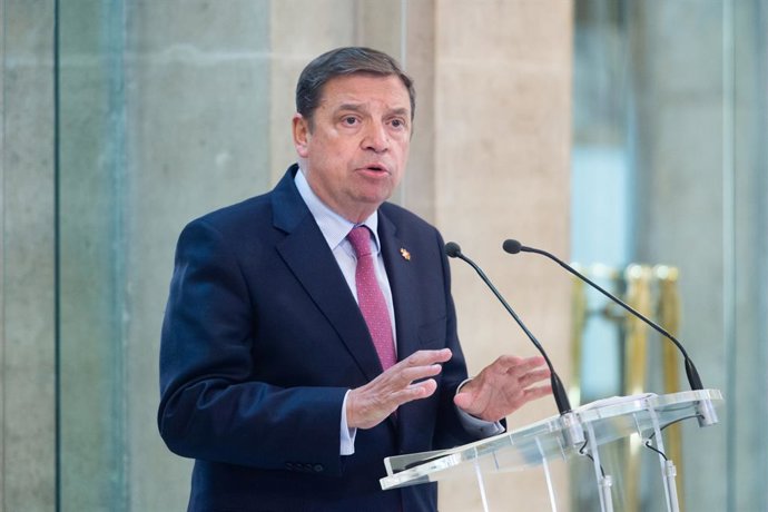 El ministro de Agricultura, Pesca y Alimentación, Luis Planas, ofrece una rueda de prensa para informar sobre los principales asuntos de interés agrario y pesquero, en el Ministerio de Agricultura, Pesca y Alimentación, a 12 de mayo de 2025, en Madrid (Es