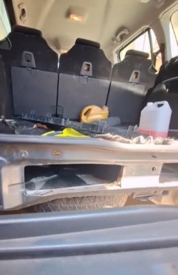 Habitáculo creado para el transporte de droga en un vehículo intervenido en Chipiona.