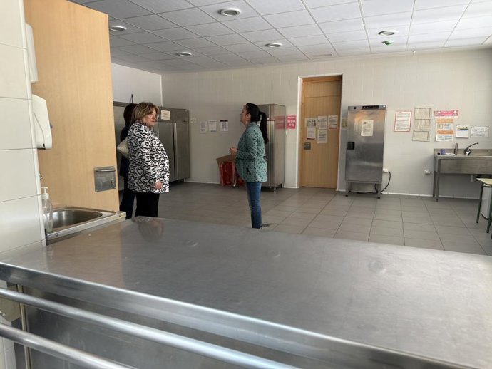 La consejera de Educacion, Cultura y Deporte, Tomasa Hernández, visita el CEIP Cervantes de Ejea.