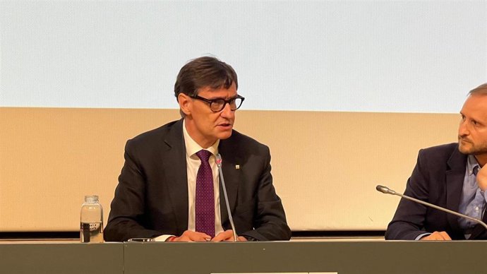 El presidente de la Generalitat, Salvador Illa, en una rueda de prensa organizada por el 'Diari de Barcelona' en la UPF