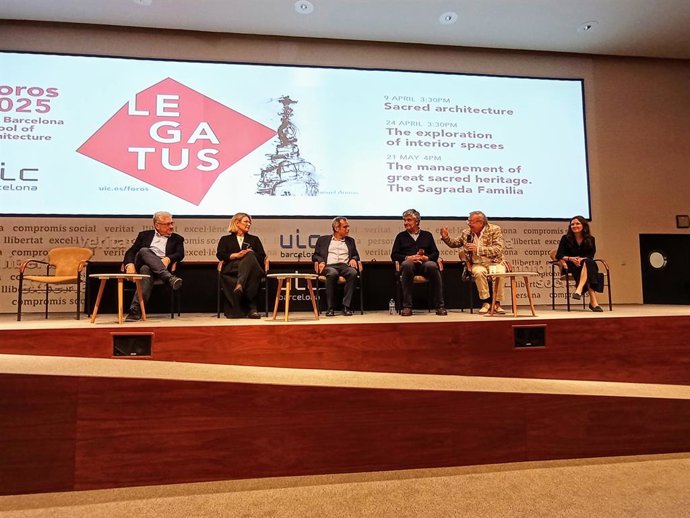 La tercera conferencia del ciclo Foros se ha dedicado a la Sagrada Familia