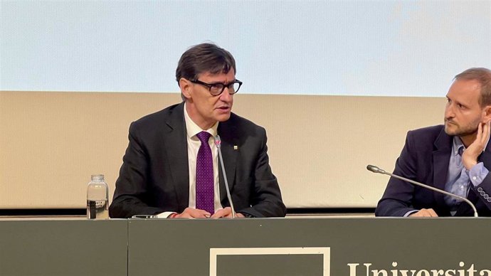 El presidente de la Generalitat, Salvador Illa, en una rueda de prensa organizada por el 'Diari de Barcelona' en la UPF