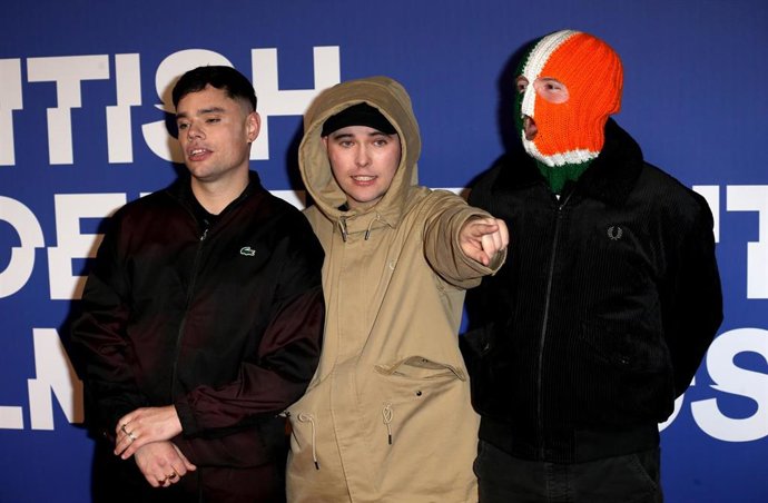 Archivo - Los integrantes de la banda de rap Kneecap durante un acto en diciembre de 2024 (archivo)