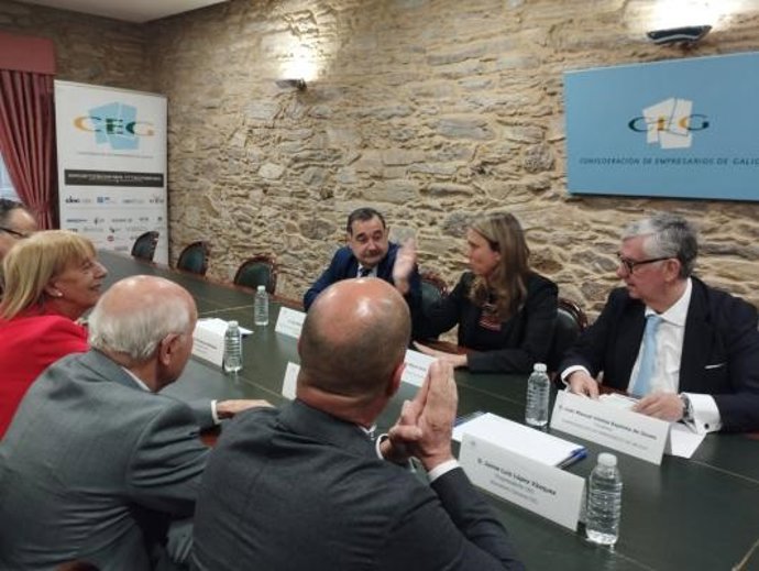 La nueva presidenta de Cepyme, Ángela de Miguel, entre César Blanco y Juan Vieites (CEG)
