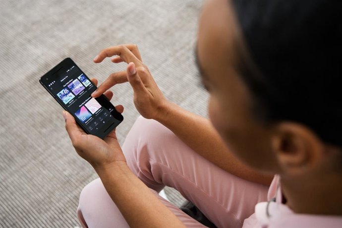 Archivo - Los artistas españoles generaron 137 millones de euros en 'royalties' en Spotify durante 2024