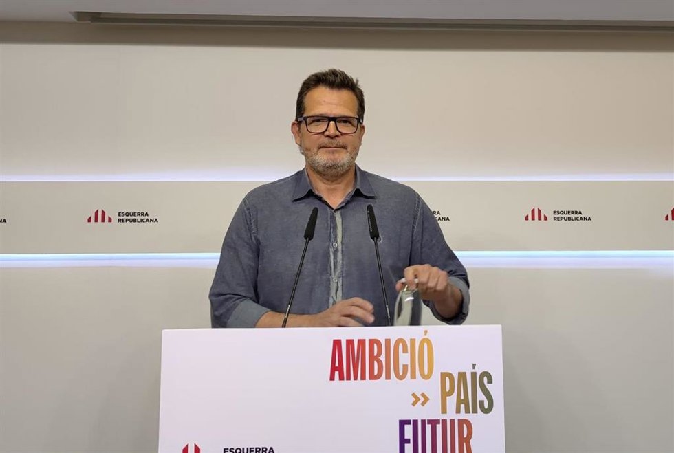 El vicesecretario de comunicación de ERC, Isaac Albert, en rueda de prensa.