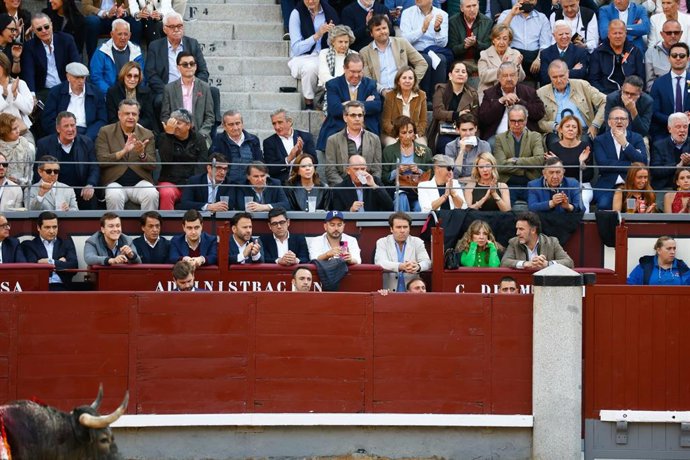 Archivo - Público en la plaza de toros de las Ventas a 17 de Mayo de 2024 en Madrid (España).