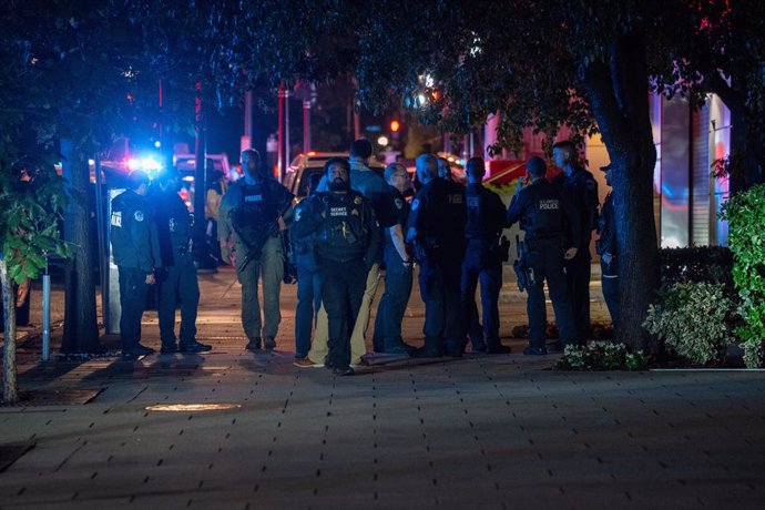 21 May 2025, US, Washington: Washington DC Police responds to a double shooting that left two Israeli Embassy employees dead following an event at the Capitol Jewish Museum. Photo: Andrew Leyden/ZUMA Press Wire/dpa