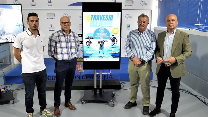 Presentación de la X edición de la Travesía de la Isla de San Juan de los Terreros que se celebrará en Pulpí (Almería).