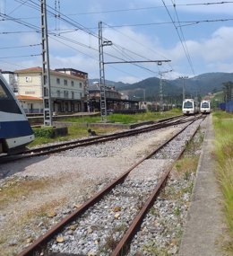Vías del tren de la red de cercanías de Asturias.