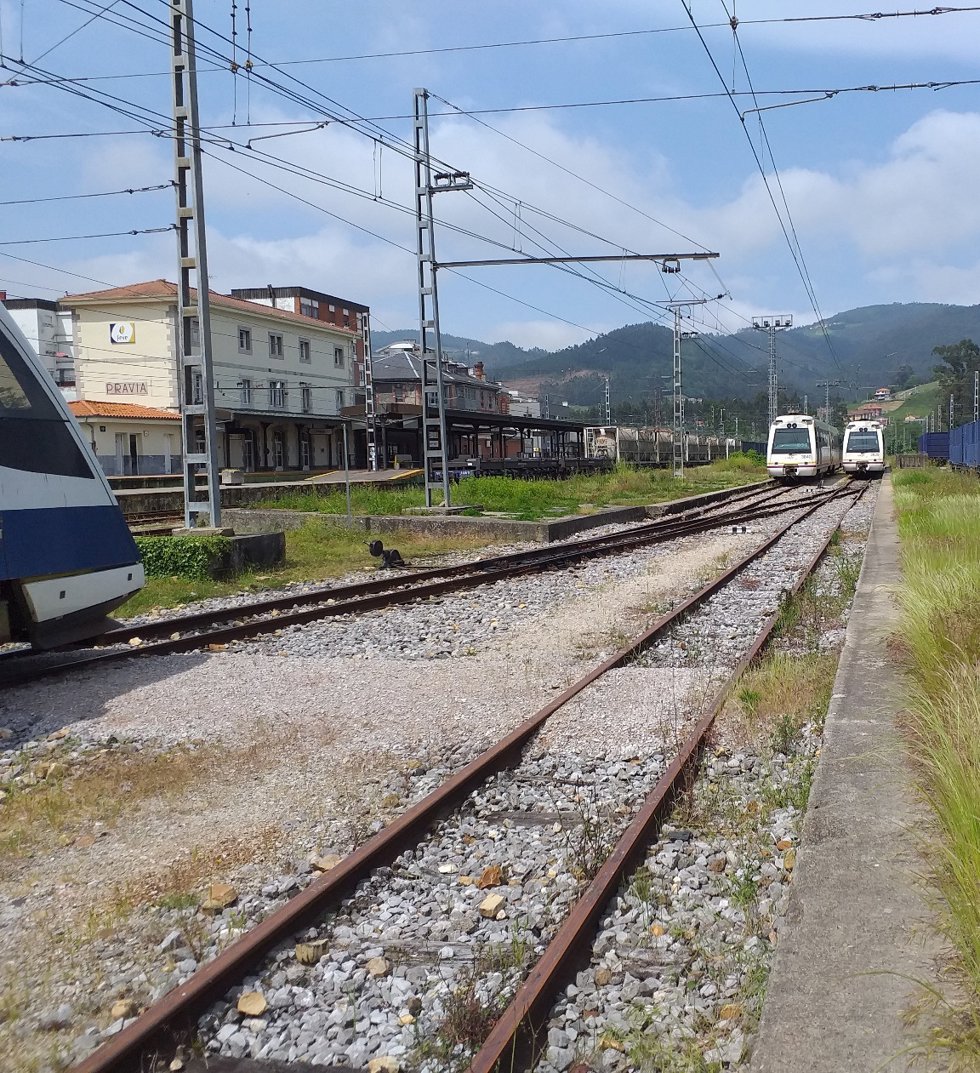Vías del tren de la red de cercanías de Asturias.