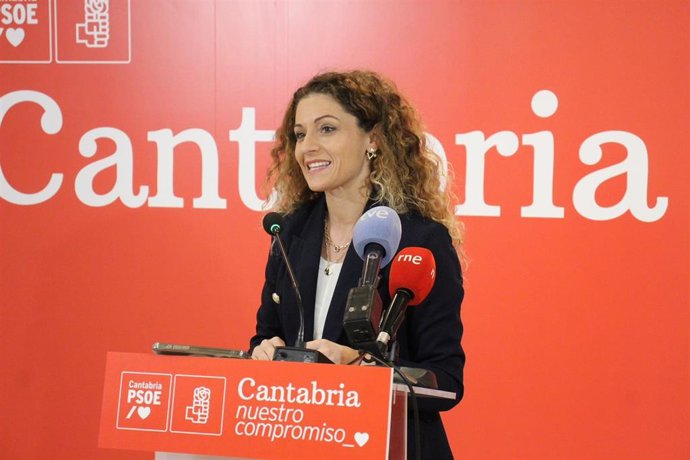 Archivo - Imagen de archivo.- Rueda de prensa de la portavoz de la Comisión Ejecutiva Autonómica del PSOE, Ainoa Quiñones.