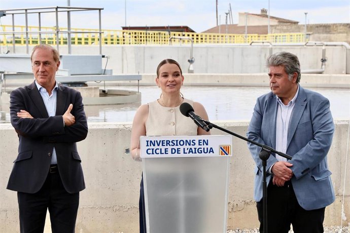La presidenta del Govern, Marga Prohens, visita la EDAR de Sa Pobla.