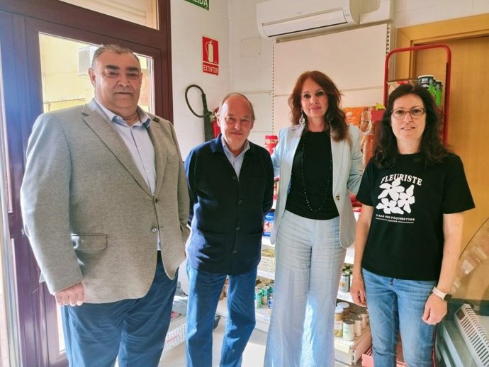 La convocatoria para mejorar las instalaciones de los Multiservicios Rurales ha sido presentada por la direcrtora general de Comercio, Carmen Herrarte, en Bisimbre