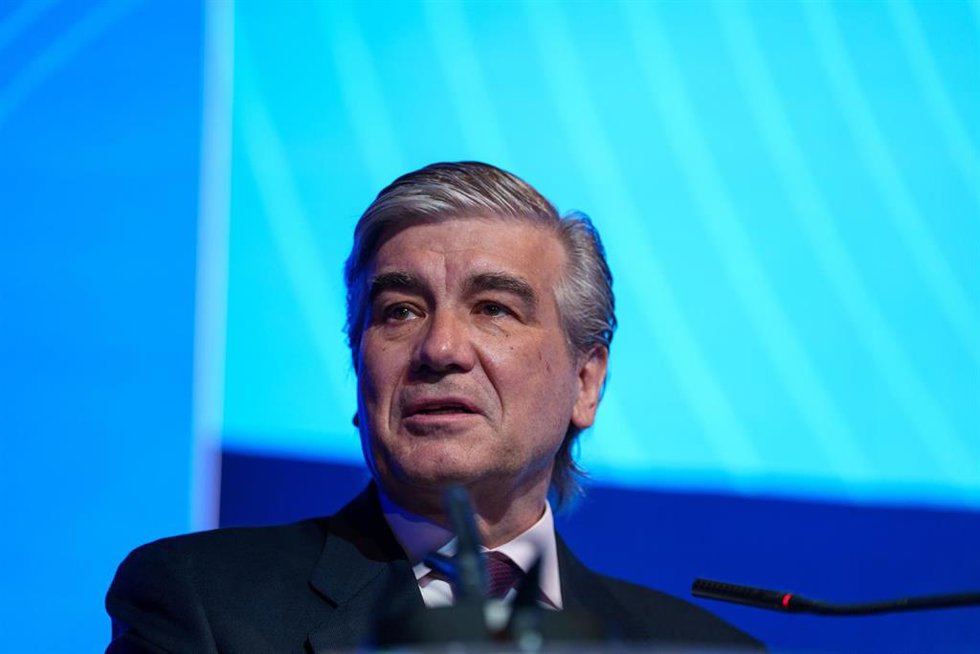 El presidente de Naturgy, Francisco Reynés, interviene durante la reunión Anual de Sedigás, en el Palacio de Linares, a 8 de mayo de 2025, en Madrid (España). Bajo el lema Gases Renovables, Energía Sostenible para la Competitividad y la Soberanía Energ