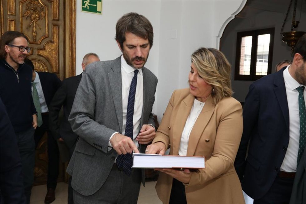 El ministro de Cultura, Ernest Urtasun, y la alcaldesa de Cartagena, Noelia Arroyo