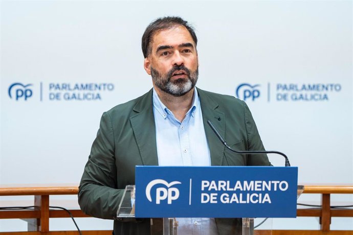 El portavoz popular del PPdeG, Alberto Pazos Couñago, en rueda de prensa.