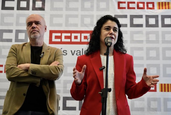 El secretario general de CCOO, Unai Sordo, y la secretaria general de CCOO PV, Ana García Alcolea, atienden a los medios en una rueda de prensa en la clausura del XIII Congreso de CCOO PV en Valencia. 